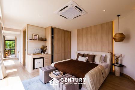 Luxurious Villa with Beachfront in Cha-Am