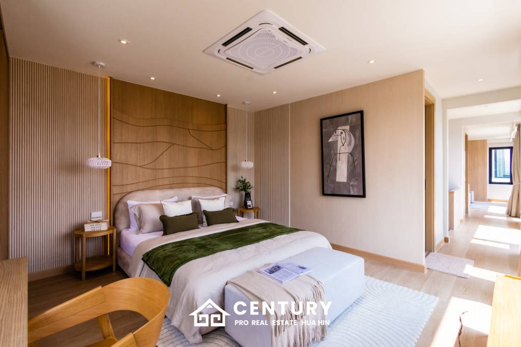 Luxurious Villa with Beachfront in Cha-Am