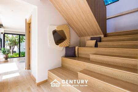 Luxurious Villa with Beachfront in Cha-Am