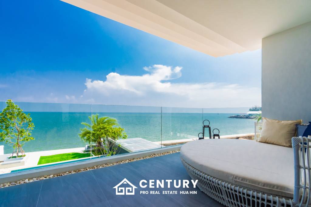 Luxurious Villa with Beachfront in Cha-Am