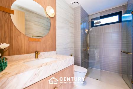 Luxurious Villa with Beachfront in Cha-Am