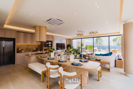Luxurious Villa with Beachfront in Cha-Am