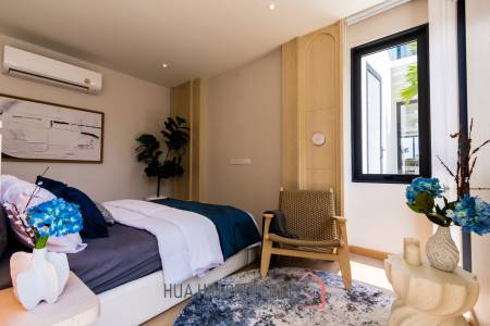 Luxurious Villa with Beachfront in Cha-Am