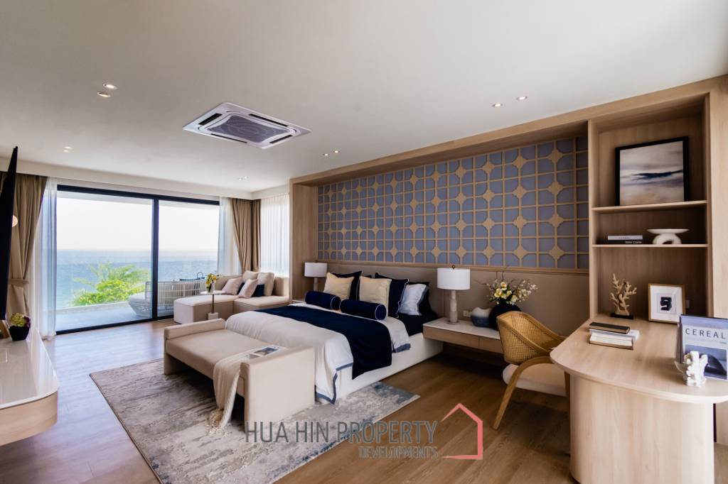 Luxurious Villa with Beachfront in Cha-Am