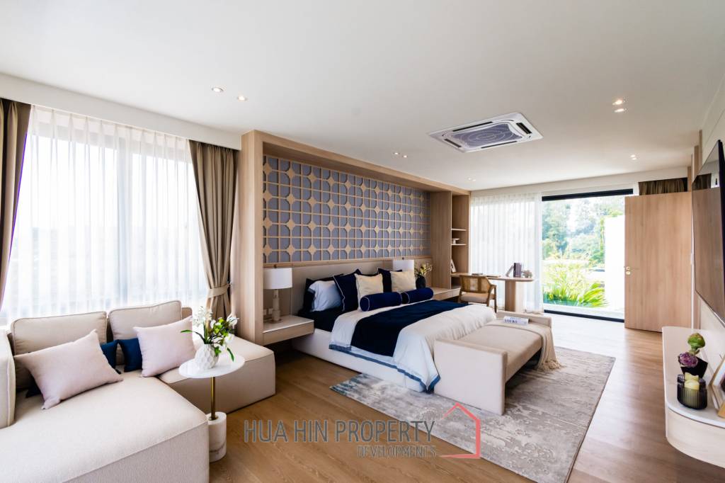 Luxurious Villa with Beachfront in Cha-Am