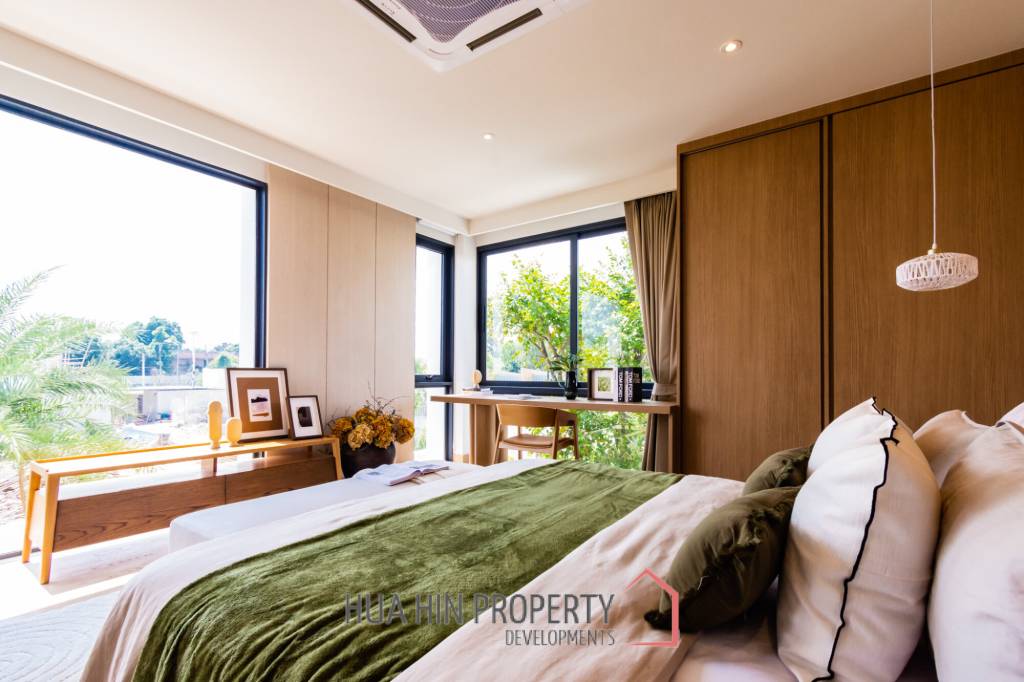 Luxurious Villa with Beachfront in Cha-Am