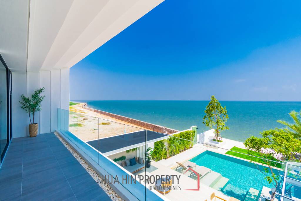 Luxurious Villa with Beachfront in Cha-Am