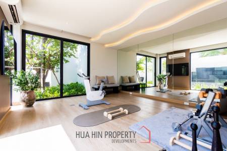 Luxurious Villa with Beachfront in Cha-Am