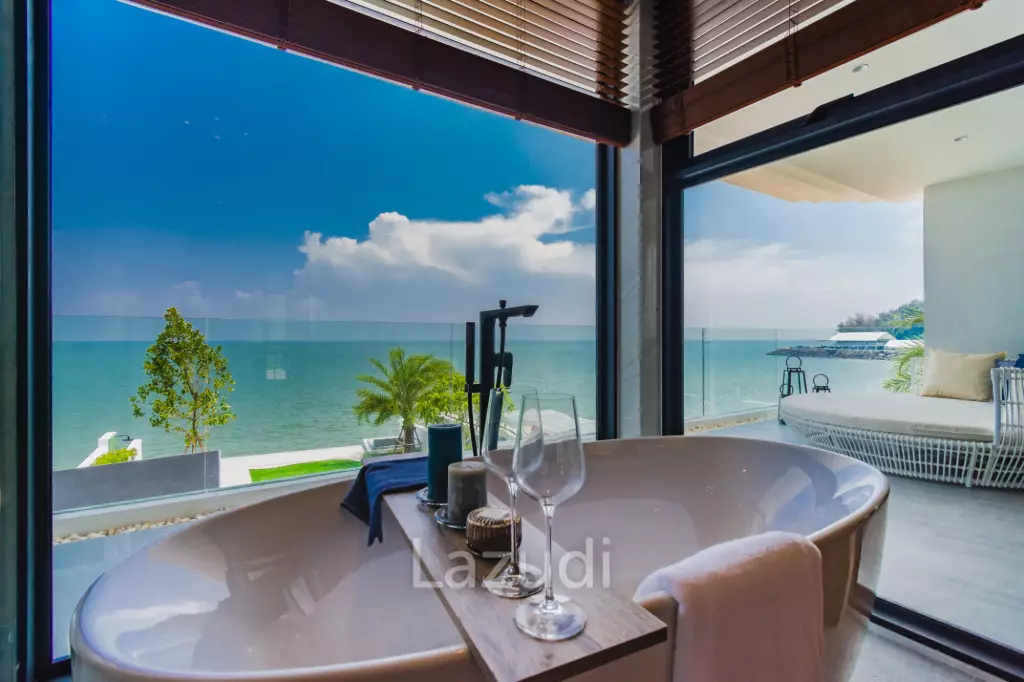 Luxurious Villa with Beachfront in Cha-Am