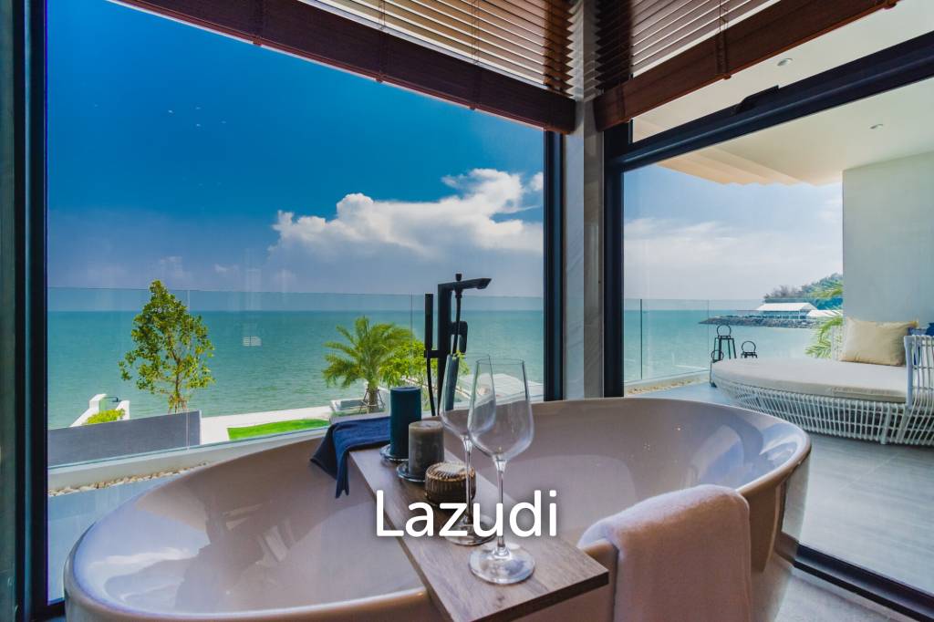 Luxurious Villa with Beachfront in Cha-Am