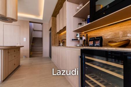 Luxurious Villa with Beachfront in Cha-Am