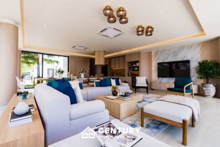 Luxurious Villa with Beachfront in Cha-Am