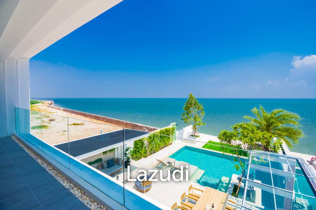 Luxurious Villa with Beachfront in Cha-Am