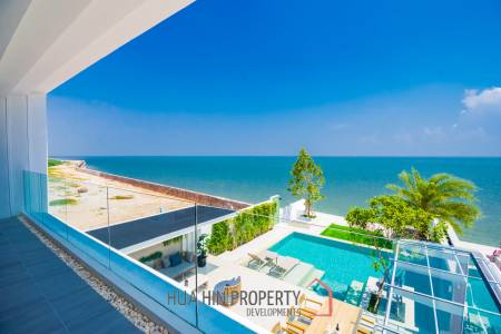 Luxurious Villa with Beachfront in Cha-Am