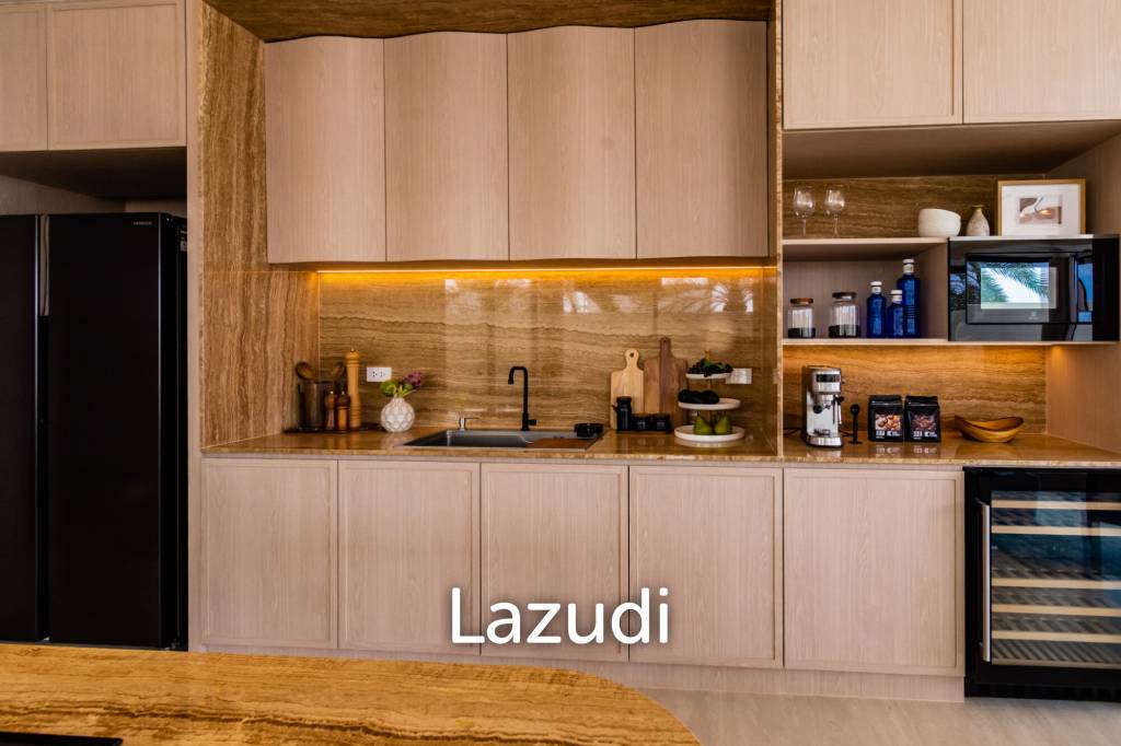 Luxurious Villa with Beachfront in Cha-Am