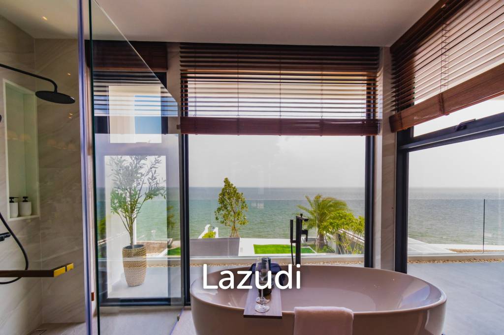 Luxurious Villa with Beachfront in Cha-Am