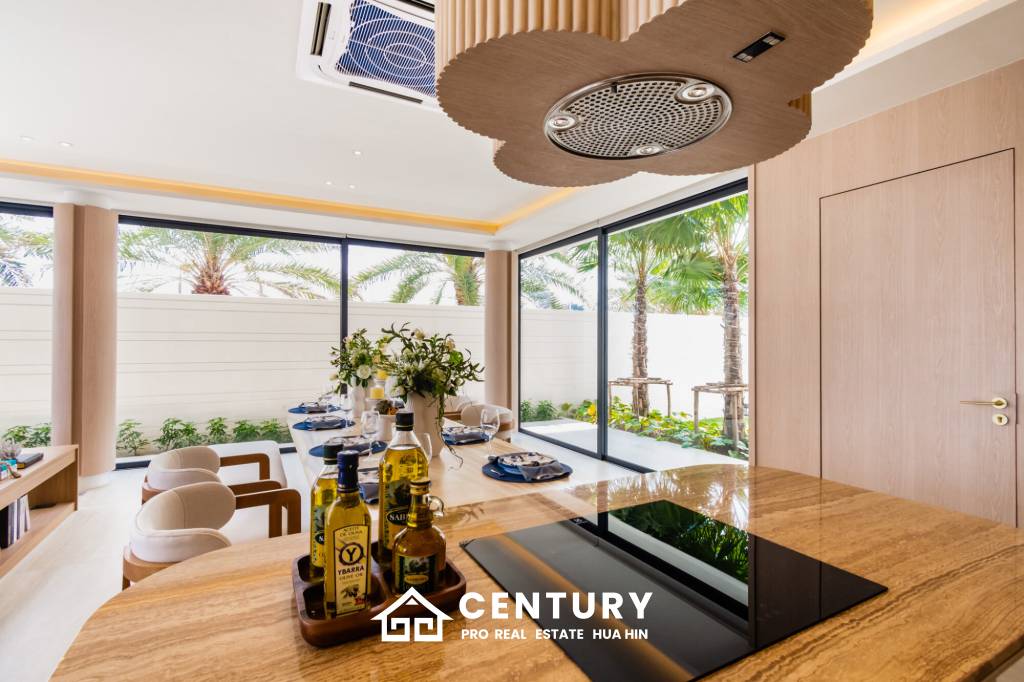 Luxurious Villa with Beachfront in Cha-Am