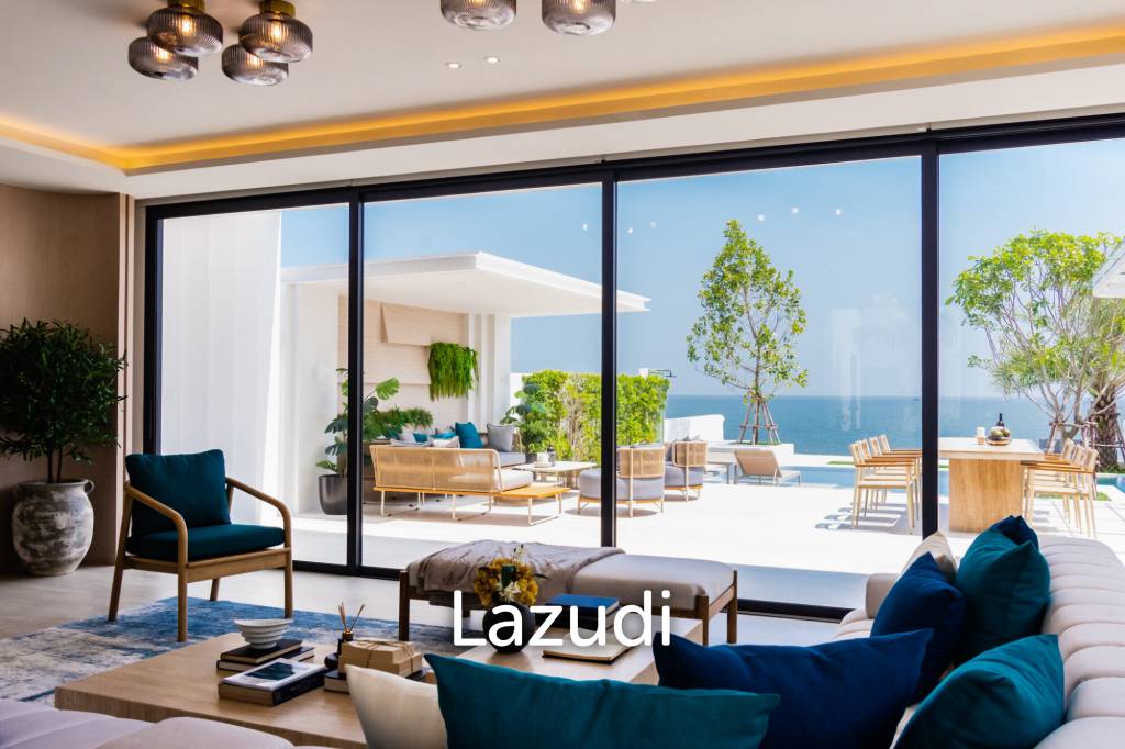 Luxurious Villa with Beachfront in Cha-Am