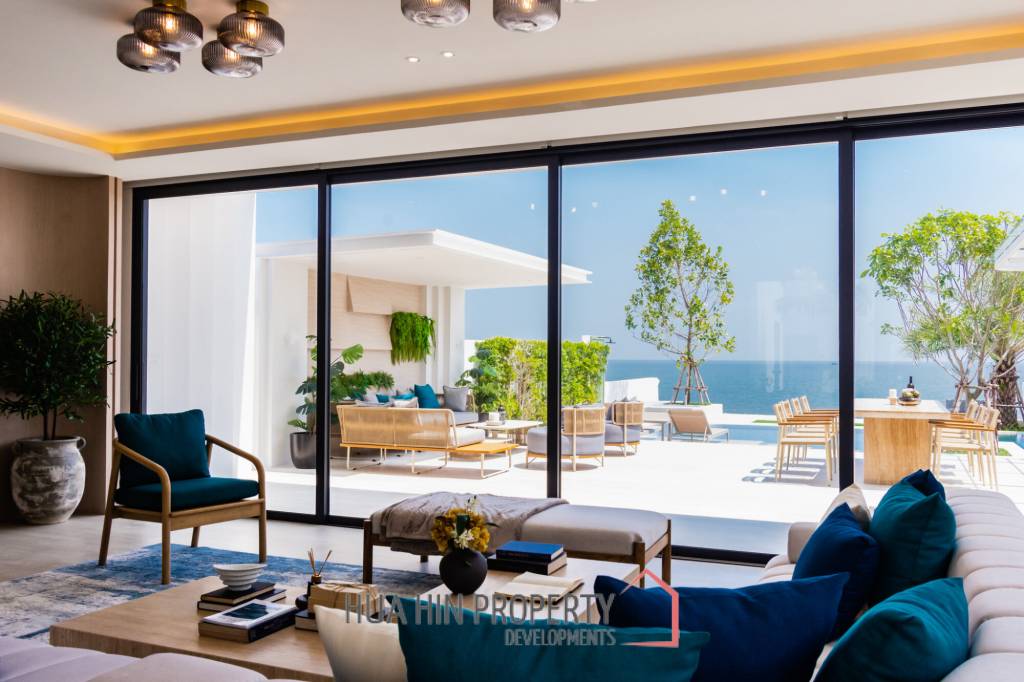 Luxurious Villa with Beachfront in Cha-Am