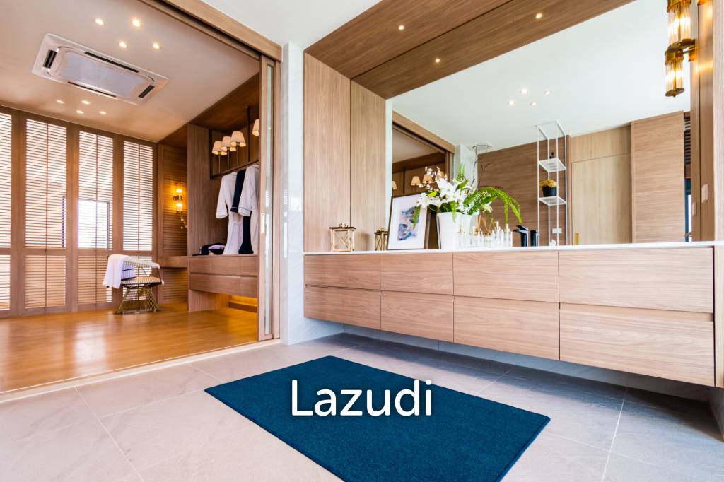 Luxurious Villa with Beachfront in Cha-Am