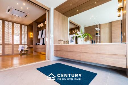 Luxurious Villa with Beachfront in Cha-Am