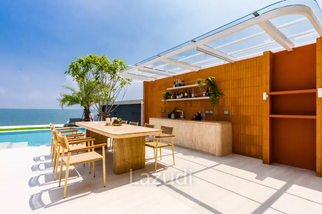 Luxurious Villa with Beachfront in Cha-Am