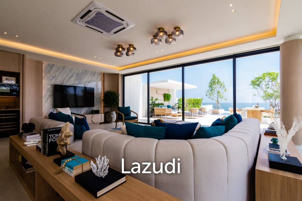 Luxurious Villa with Beachfront in Cha-Am