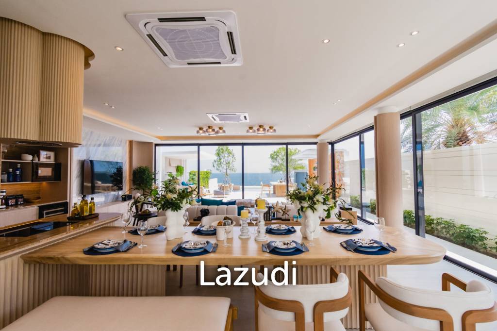 Luxurious Villa with Beachfront in Cha-Am