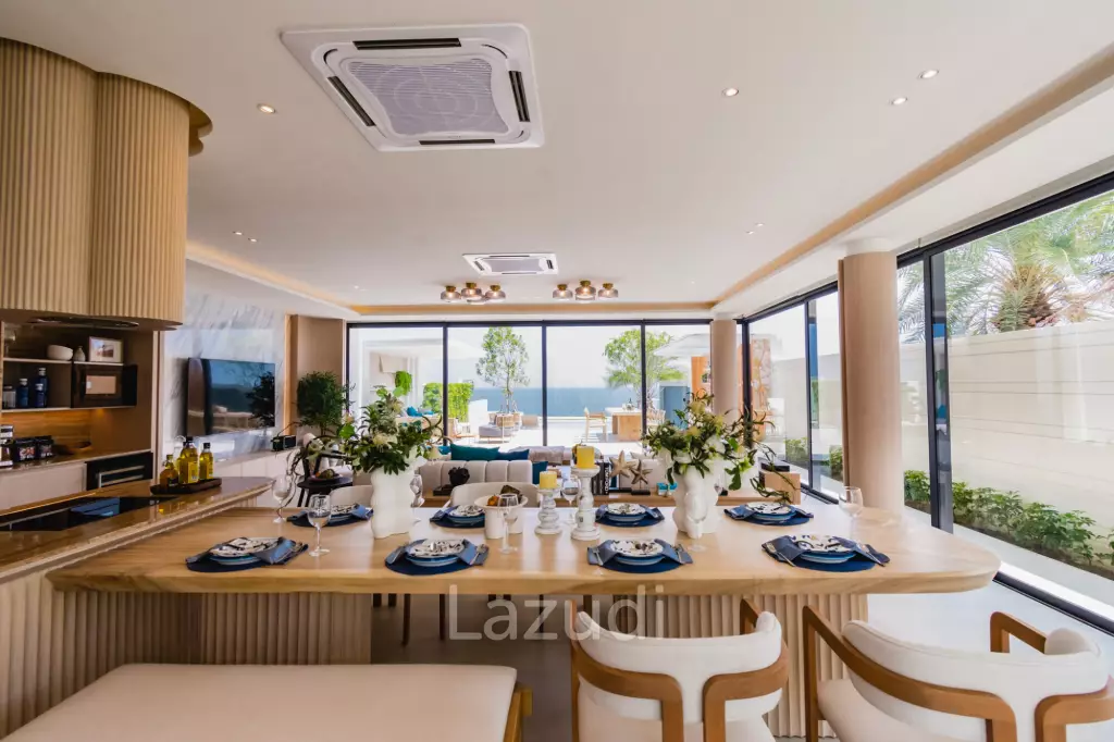 Luxurious Villa with Beachfront in Cha-Am