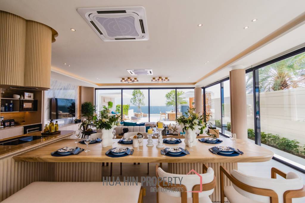 Luxurious Villa with Beachfront in Cha-Am