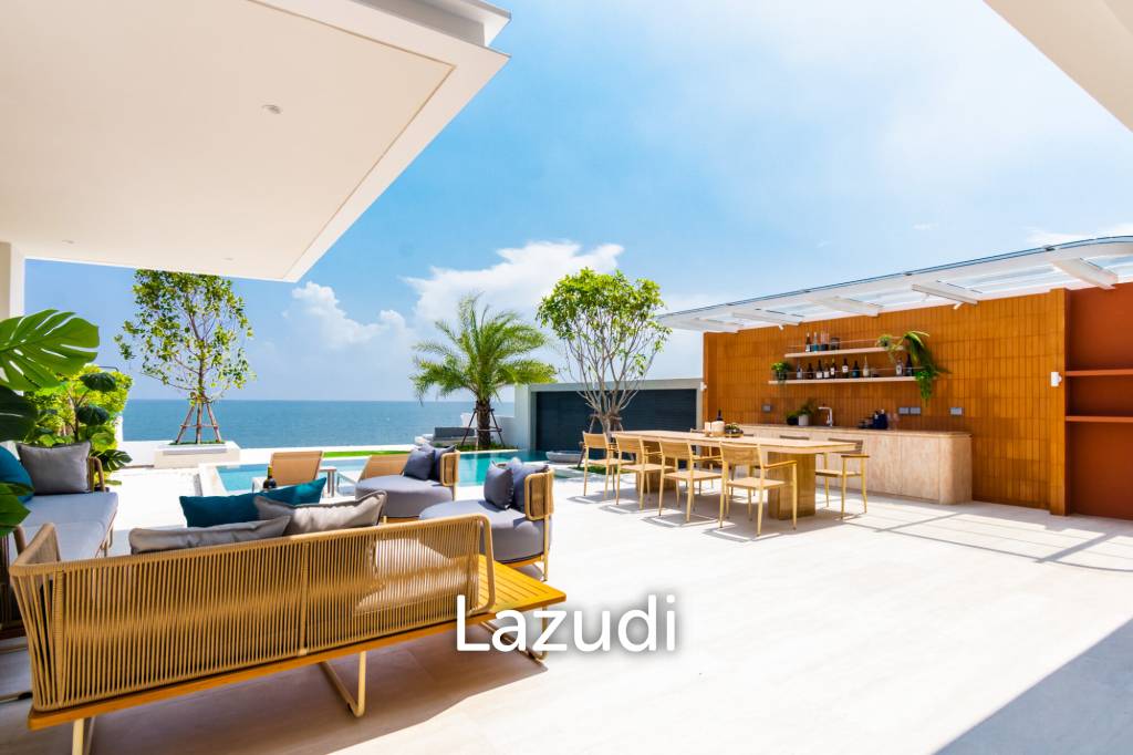 Luxurious Villa with Beachfront in Cha-Am