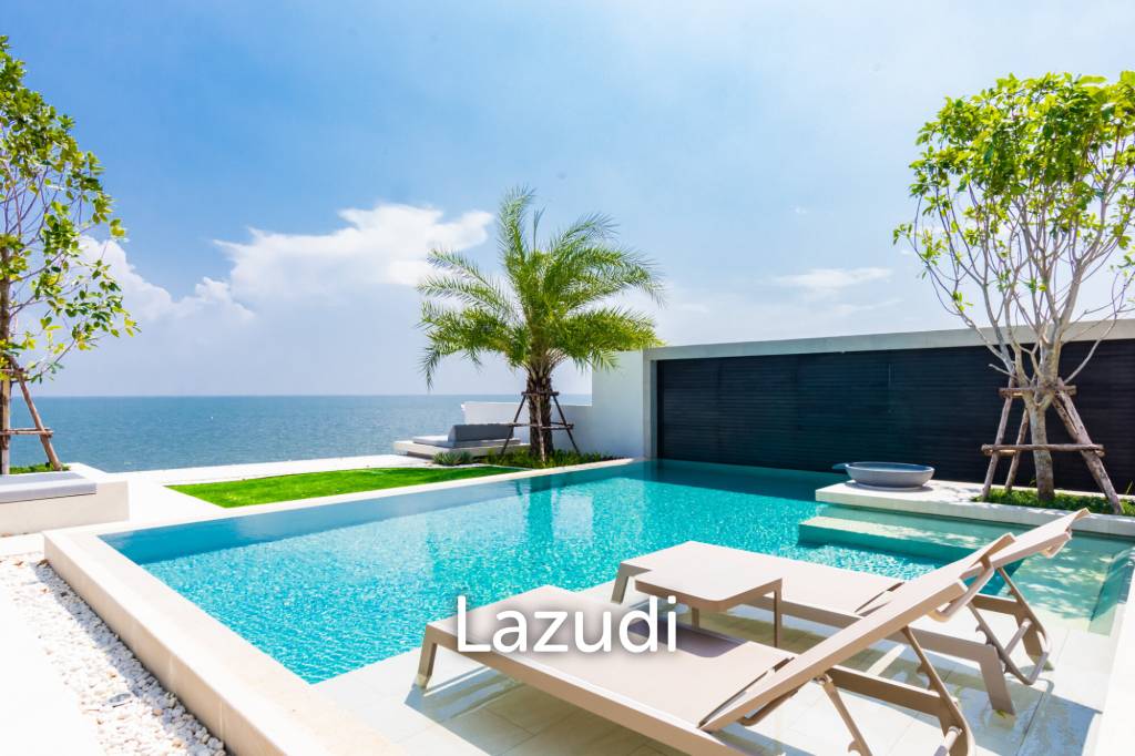 Luxurious Villa with Beachfront in Cha-Am