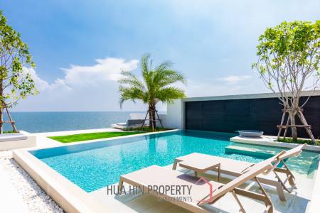 Luxurious Villa with Beachfront in Cha-Am