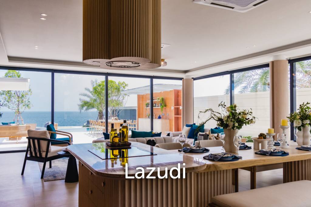 Luxurious Villa with Beachfront in Cha-Am