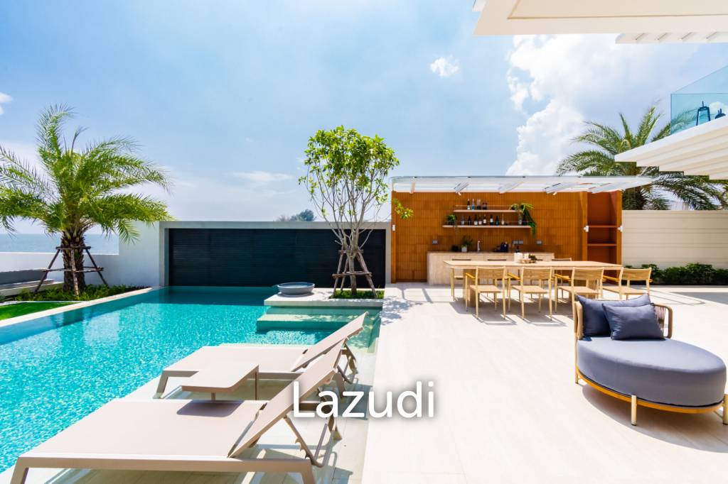 Luxurious Villa with Beachfront in Cha-Am