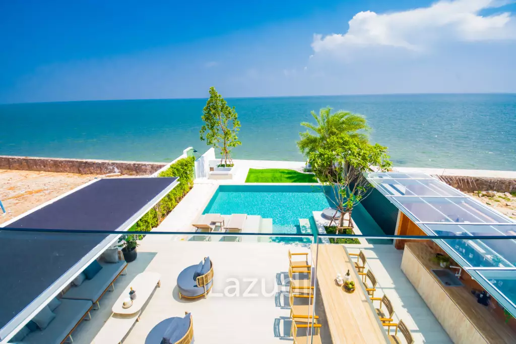 Luxurious Villa with Beachfront in Cha-Am