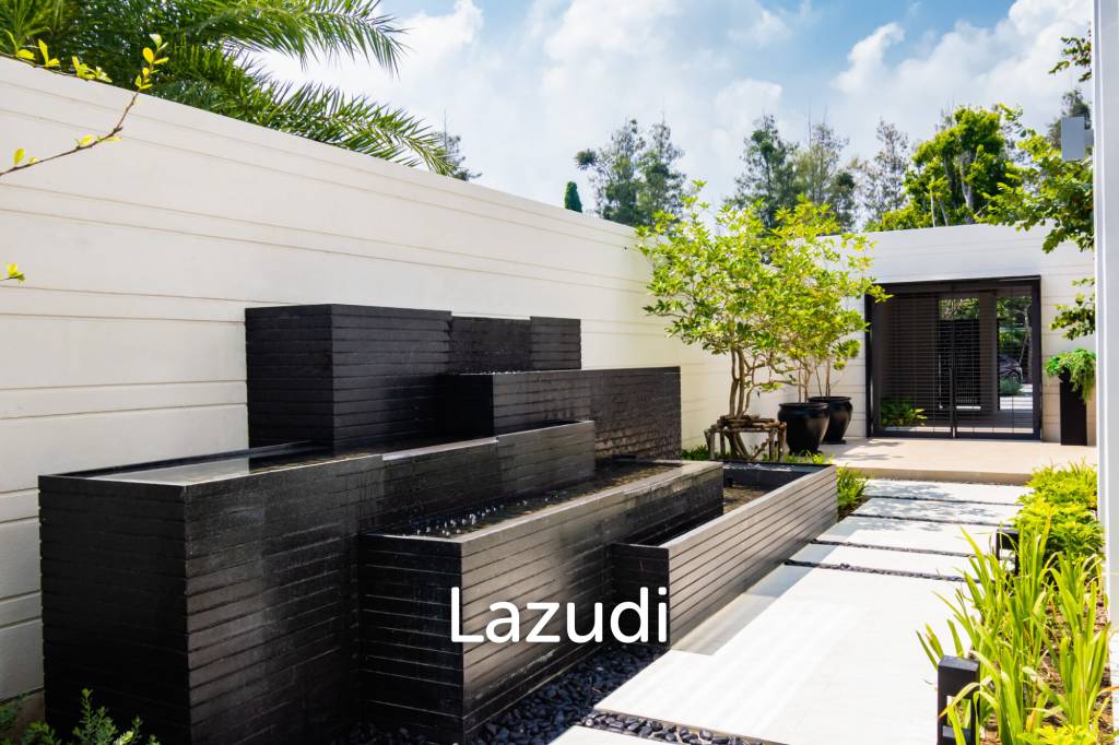 Luxurious Villa with Beachfront in Cha-Am