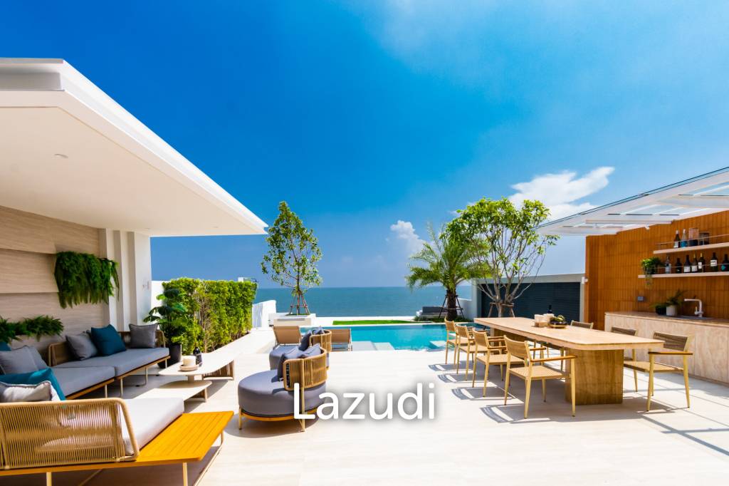 Luxurious Villa with Beachfront in Cha-Am