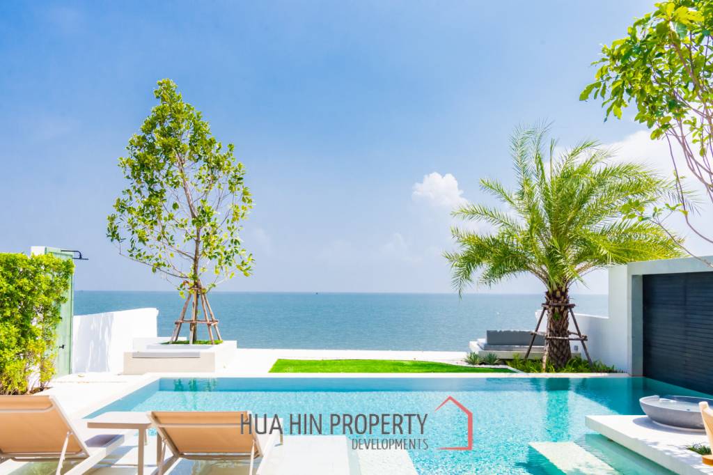 Luxurious Villa with Beachfront in Cha-Am