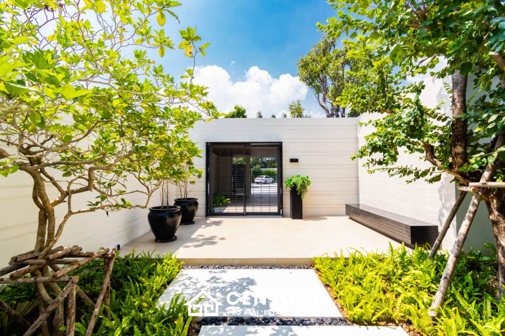 Luxurious 5-Bedroom Kehadfa Grand Villa in Cha-Am