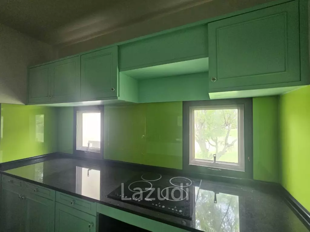 PALM HILLS CONDO : 2 Bed condo ground floor on the golf course