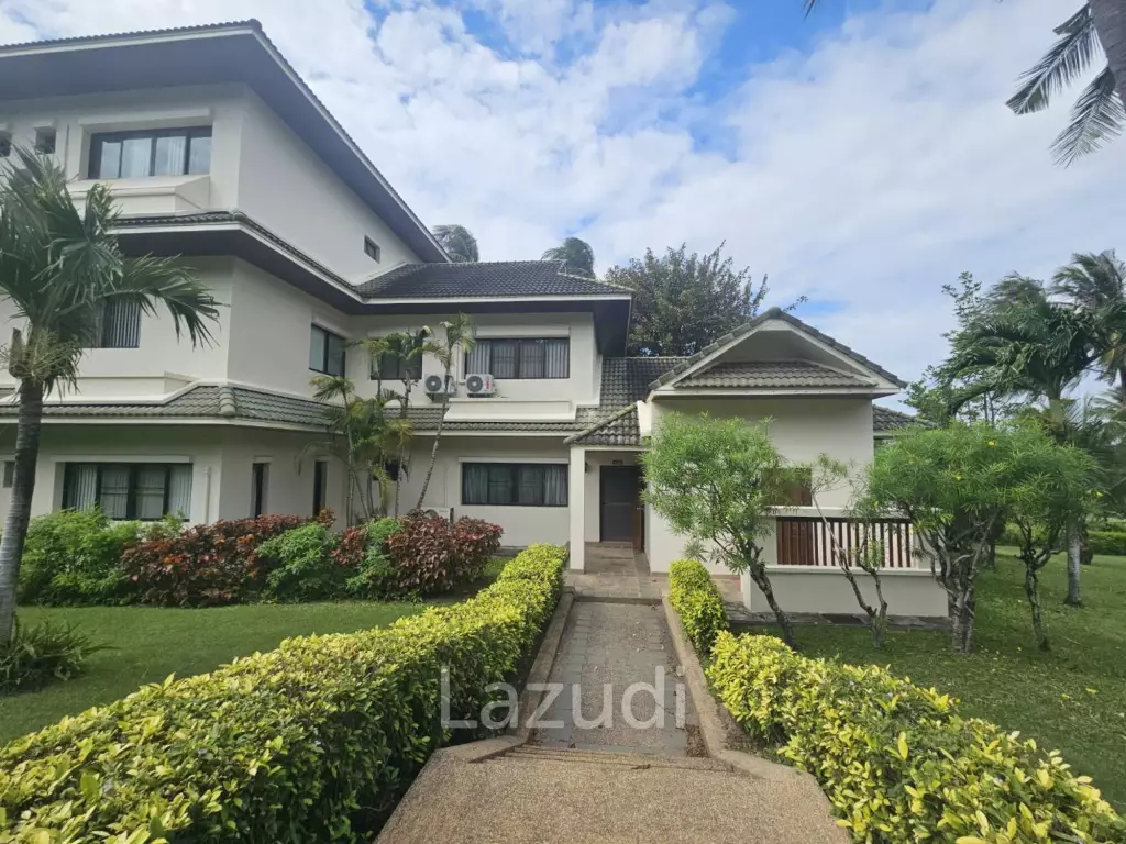 PALM HILLS CONDO : 2 Bed condo ground floor on the golf course