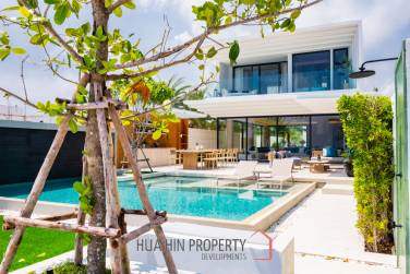 Oceanfront Luxury Villa in Bang Kao Cha Am