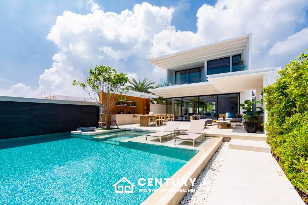 Oceanfront Luxury Villa in Bang Kao Cha Am