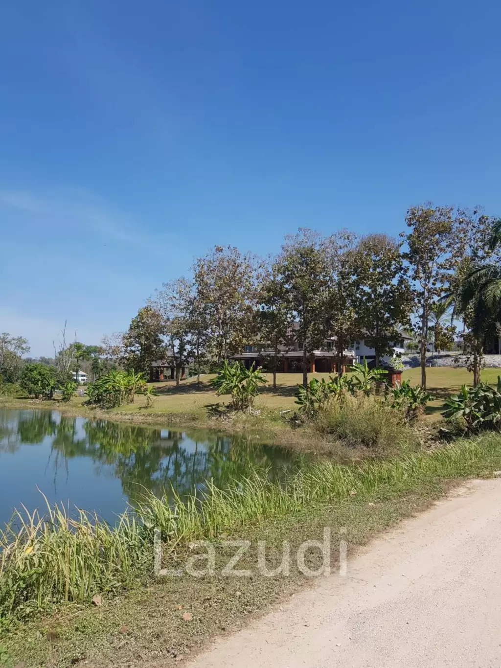ขายที่ดินเกือบ 2 ไร่ วิวติดสระน้ำ ใน อ.พาน