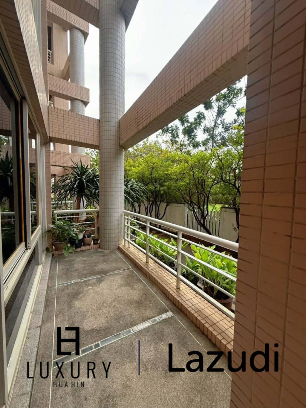 Spacious 2-Bed Condo in Baan Sansaran Hua Hin