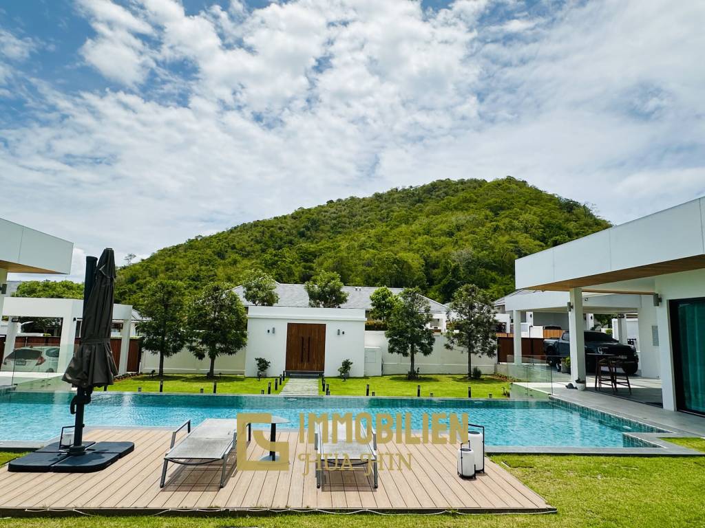 1245 qm Grundstück / 750 qm Wohnfläche / 14m x 4m Pool