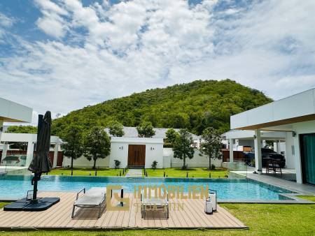 1245 qm Grundstück / 750 qm Wohnfläche / 14m x 4m Pool