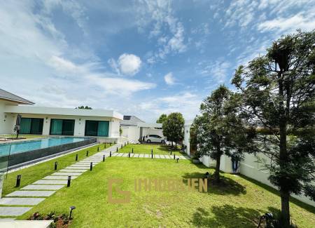 1245 qm Grundstück / 750 qm Wohnfläche / 14m x 4m Pool