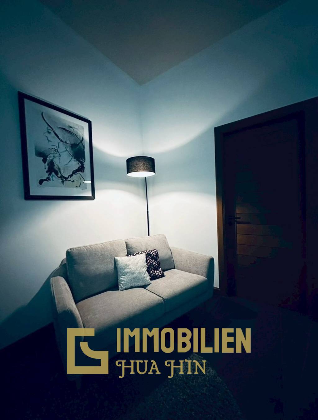 1245 qm Grundstück / 750 qm Wohnfläche / 14m x 4m Pool